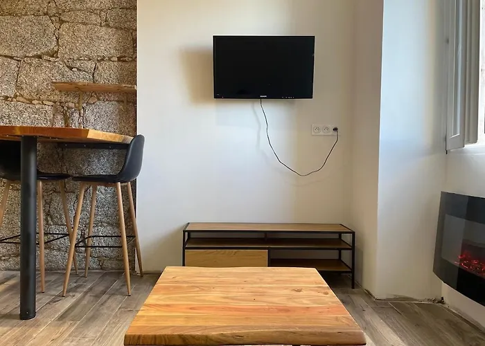 דירה Lovely In *